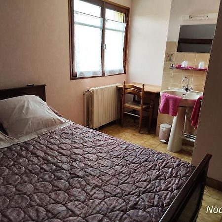 לינה וארוחת בוקר Noailles  A L'Etape De La Ferme מראה חיצוני תמונה